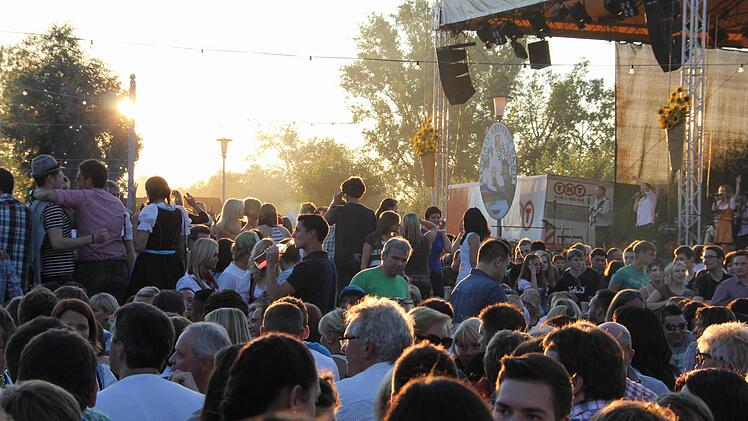 Und warum kommen sie alle? Deswegen! Schöne Musik, gute Stimmung, richtig Spaß.