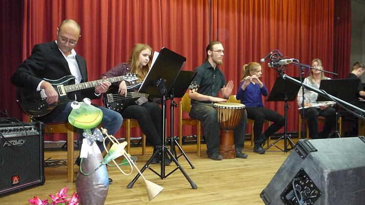 Ein Teil der "Big Band" mit den meisten Instrumenten Foto: Elisabeth Görner