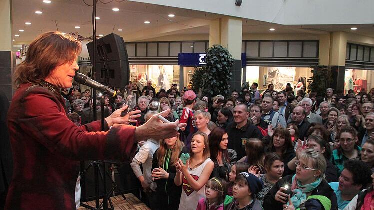 Jürgen Drews am Dienstagabend bei seinem Auftritt im Einkaufszentrum Fritz. Foto: Jürgen Gärtner