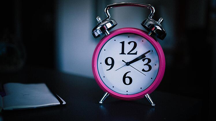 Den Hochpunkt hat dein Melatonin-Spiegel etwa um 2 Uhr nachts.