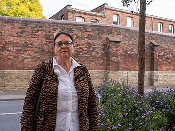 "Meine Schwester ist meine Mutter", erz&auml;hlt Ulrike M. Dierkes in der ZDF-Reportage "37&deg;: Kein Kind der Liebe".