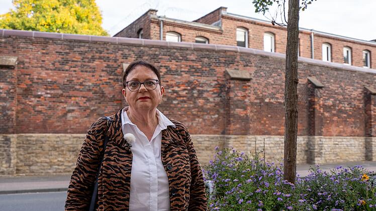 "Meine Schwester ist meine Mutter", erz&auml;hlt Ulrike M. Dierkes in der ZDF-Reportage "37&deg;: Kein Kind der Liebe".