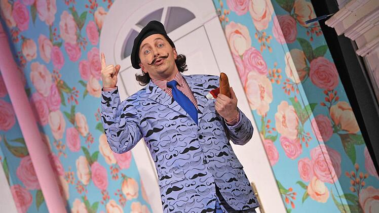 Szene aus der Neuinszenierung von Otto Nicolais "Die lustigen Weiber von Windsor" am Landestheater Coburg. Foto: Andrea Kremper