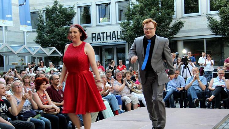 Wer sich auf den Laufsteg traute, bekam viel Applaus. Foto: Richard Sänger