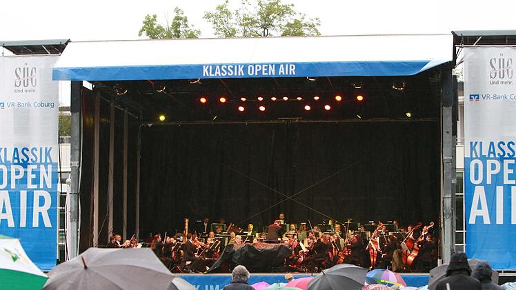 Impressionen vom Coburger Klassik-Open-Air im Rosengarten mit dem Philharmonischen Orchester des LandestheatersFoto: Jochen Berger