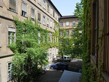 Die unbekannte Rückseite des Bamberger Rathauses Maxplatz: Hier herrscht echte Hinterhof-Atmosphäre.  Fotos: Ronald Rinklef