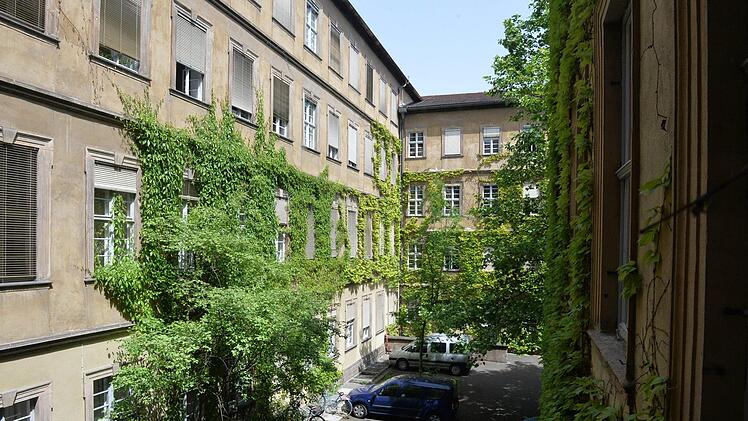 Die unbekannte Rückseite des Bamberger Rathauses Maxplatz: Hier herrscht echte Hinterhof-Atmosphäre.  Fotos: Ronald Rinklef