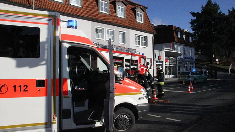 Am Montag gegen 11.05 Uhr kam es an der Kreuzung Stöhrstraße/Rodacher Straße in Kronach zu einem schweren Verkehrsunfall. Foto: Vanessa Schneider