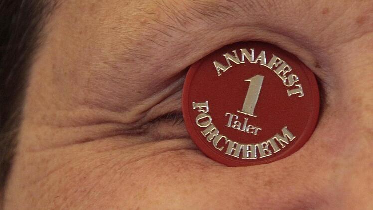 Bald ist Annafest. Damit gerät die von der Sparkasse und der Stadt ins Leben gerufene Zweitwährung in den Blickpunkt. Foto: Josef Hofbauer