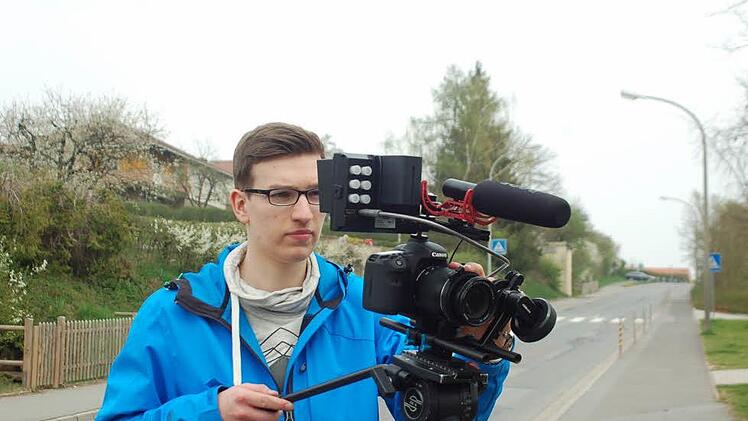 Julian Barthel, frisch ausgebildeter  Mediengestalter Bild  und  Ton, wird Nec-TV verlassen, aber als Freiberufler weiter die medienpädagogische Arbeit am Arnold-Gymnasium begleiten.CT-Archiv