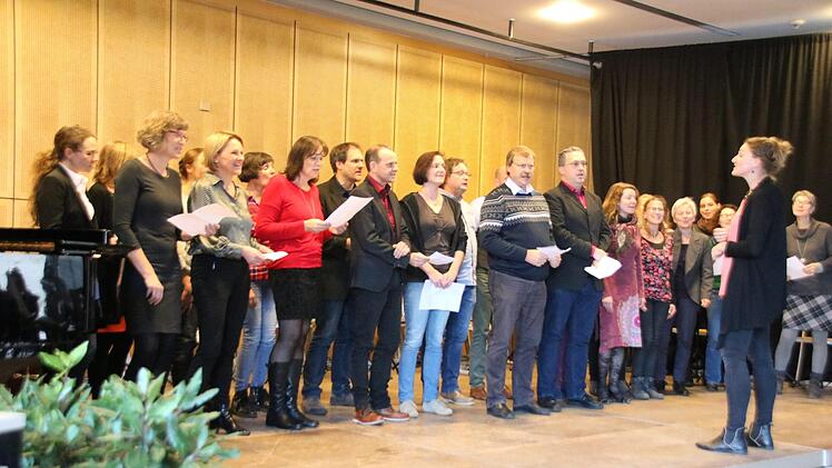 Der Kollegenchor hieß den neuen Schulleiter willkommen. Thomas Malz