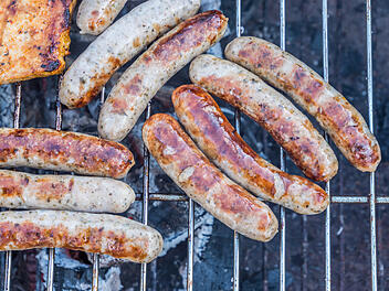 N&uuml;rnberger Bratw&uuml;rste (Bratwurst) auf dem Grill