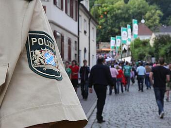 Nach z&ouml;lf Tagen Einsatz auf der Bergkirchweih zieht die Polizei Erlangen Bilanz. Foto: News5 / Grundmann