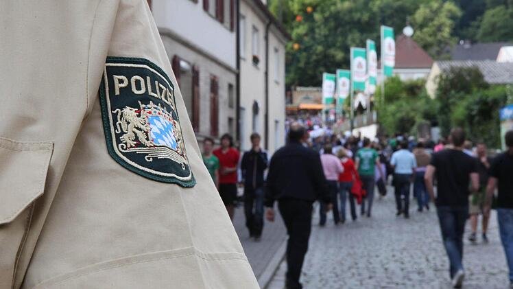 Nach z&ouml;lf Tagen Einsatz auf der Bergkirchweih zieht die Polizei Erlangen Bilanz. Foto: News5 / Grundmann