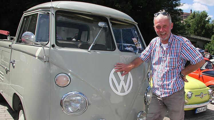 Stefan Eichner pr&auml;sentierte einen VW T1 Pritschenwagen. Er hat das Auto f&uuml;r eine Mark gekauft und komplett zerlegt und neu aufgebaut. Foto: Sonny Adam