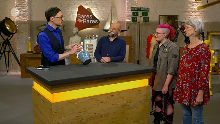 Colmar Schulte-Goltz bestätigte den Preiswunsch von 1.000 Euro für die Vase. Schmitz-Avila bezahlte 1.100.