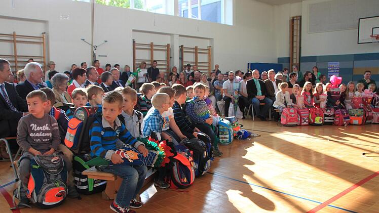 Übergabe der Sicherheitsdreiecke zum Schulanfang 2014 in Münnerstadt. Fotos: Paul Ziegler/Heike Beudert
