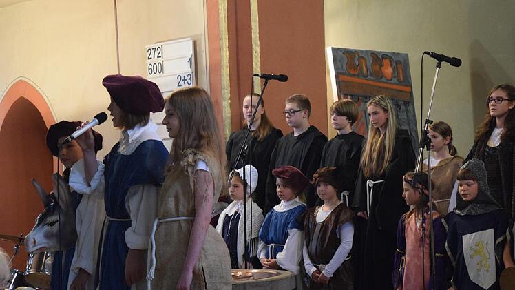 Durch Gesang und Musik erweckt der Chor das Lebensgefühl zur Zeit Luthers zum Leben. Foto: Daniela Pondelicek