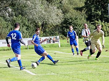 Eine deutliche Niederlage gab es für die Gastgeber beim Kirchweihspiel zwischen dem 1. FC Schney und dem 1. FC Michelau. Foto: kag
