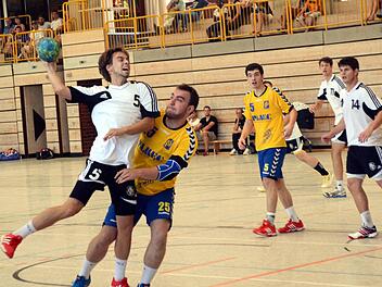 Gegen den Post SV Nürnberg hielten Michael Hettchen (links) und Co. erst gut mit, verloren dann aber ihre Linie. Fotos: herzopress