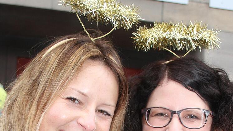Einmal im Jahr Engel sein: Nicole Hahn und Steffi Hammer sind Schwestern. Anschließend steigt die große Familienfeier bei Steffi Hammer. "Als Überraschung hat Steffi Hammer in diesem Jahr eine Fotobox".Sonny Adam
