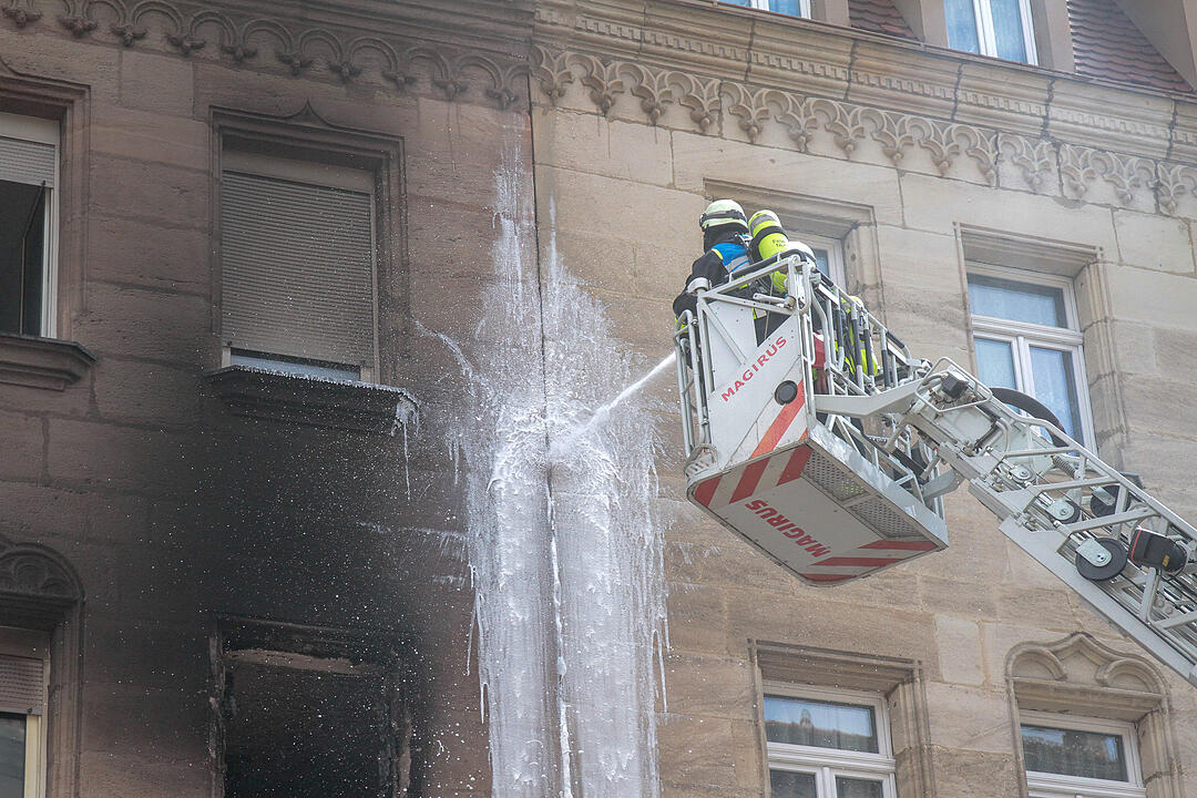 Wohnung geht in Flammen auf