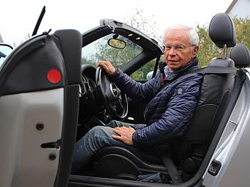 Rudolf Weißmann fährt gerne Auto. Im vergangenen Jahr hat er an einem Fahrtraining teilgenommen.  Foto: Franziska Rieger