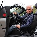 Rudolf Wei&szlig;mann f&auml;hrt gerne Auto. Im vergangenen Jahr hat er an einem Fahrtraining teilgenommen.  Foto: Franziska Rieger
