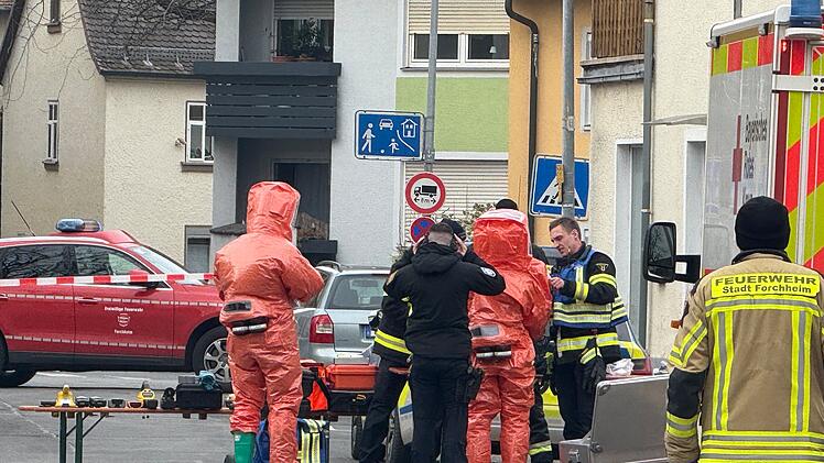Gefahrstoffeinsatz in Oberfranken: Spezialeinheiten von Polizei und Feuerwehr alarmiert