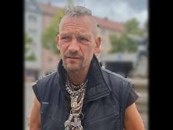 Obdachloser Andr&eacute; Parusel am Aufse&szlig;platz N&uuml;rnberg.