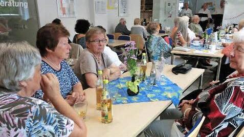 Die Besucher konnten sich neben dem Veranstaltungsprogramm über die vielfältigen Angebote des Bürgertreffs informieren.  Foto: Agnes Dietz