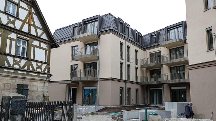 Das Bauende des Katharinenspitals ist in Sicht:  In der Bamberger Straße  entstehen 55 Wohnungen für Senioren. Foto: Matthias Hoch