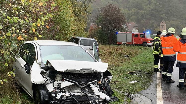 Bei Gem&uuml;nden hat sich ein Unfall ereignet: Auf der B26 wurde zwei Menschen schwer verletzt. Foto: H&ouml;fig/News5