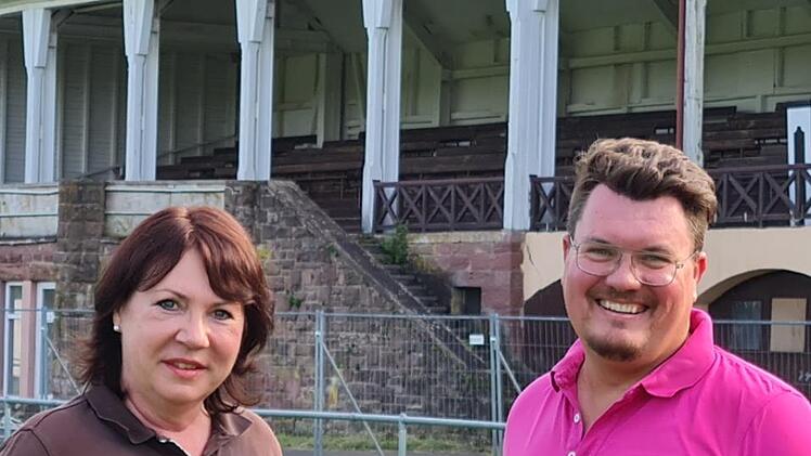 Vorsitzende Ulrike Waldhofen und ihr Stellvertreter Marcus Lipsius vom Reitverein Bad Kissingen freuen sich auf das Rakoczy-Turnier.