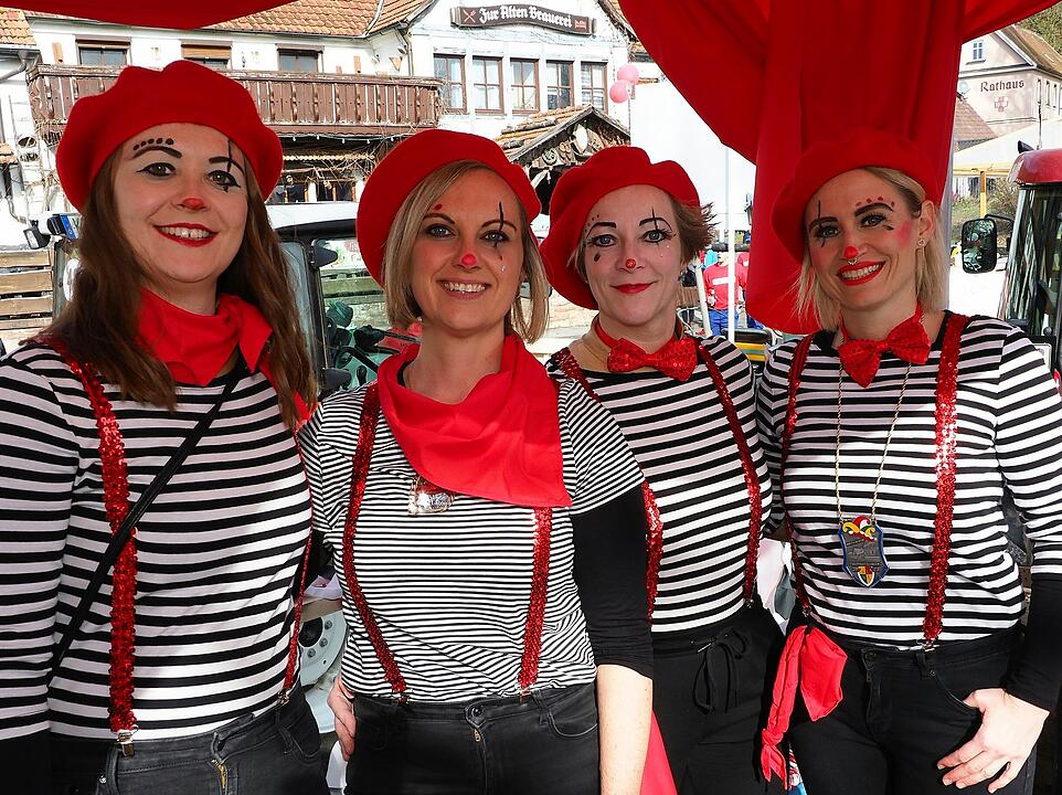 Buntes Faschingstreiben lockte tausende Besucher an.