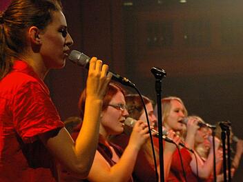 Mit einem mitreißenden Konzert begeisterten die "ehemaligen Gospel Kids" in Bad Kissingen.  Foto: Peter Klopf