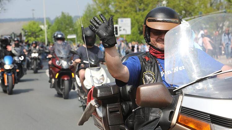 Der Motorrad-Korso zur Sternfahrt 2018. Foto: Barbara Herbst