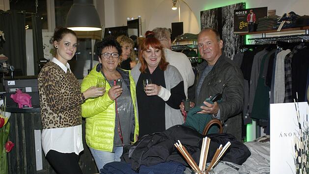 Einen Schoppen Wein zum Einkauf gibt es beim "D&auml;mmershoppen" am Freitag, 13. September.  Foto: Archiv/Winfried Ehling