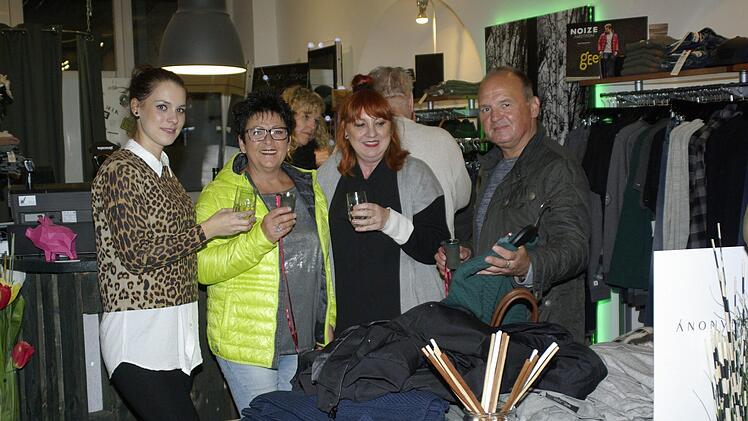 Einen Schoppen Wein zum Einkauf gibt es beim "Dämmershoppen" am Freitag, 13. September.  Foto: Archiv/Winfried Ehling