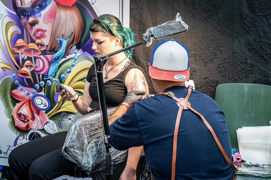Mit vielen Top Tattookünstlern und Händlern.
