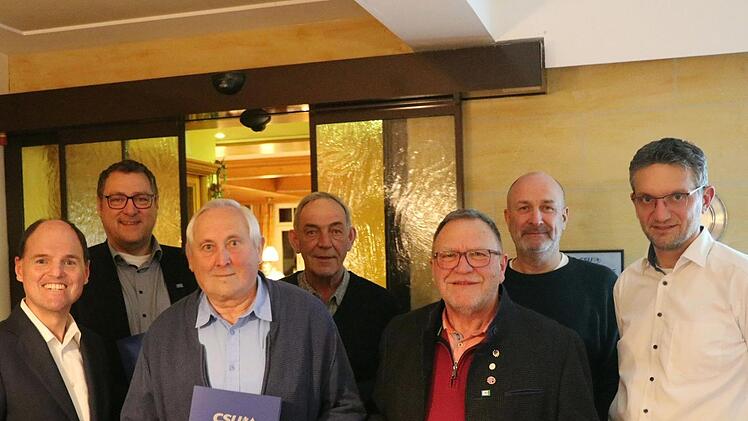 Landtagsabgeordneter Michael Hofmann, Martin Langmar, Franz Kupfer, Andreas Böhm, Wilhelm Bohn, Markus Igel und Ortsverbandsvorsitzender Thorsten Neubauer (v. l.)