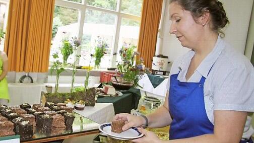 Barbara Friedrich (30) ist gelernte Rechtsanwaltsfachgehilfin. Sie absolviert die Landwirtschaftsschule und möchte 2015 ihren Abschluss machen. Für sie ist alles, was mit Haushalt zu tun hat, reizvoll. Fotos: Sonja Adam