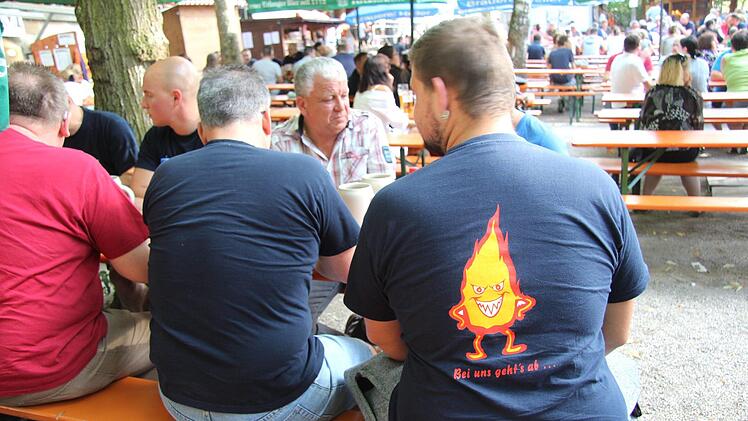 Die Rettungskräfte genossen den Abend auf der Sommerkirchweih.   Foto: Richard Sänger