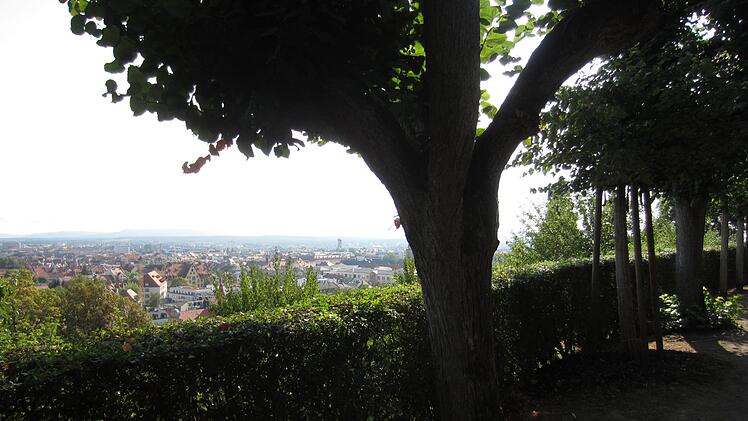 Vom Michaelsberger Garten  aus können Besucher den Blick über Bamberg schweifen lassen.