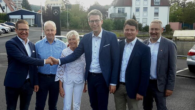 CSU-Generalsekretär Markus Blume (3.von rechts) sprach vor der Mittelstands-Union Unterfranken. In Bad Brückenau begrüßten ihn (von links) Gastgeber Michael Schäfer sowie die Parteifreunde Detlef Heim, Jutta Leitherer, Sandro Kirchner und Georg Brückner. Rolf Pralle
