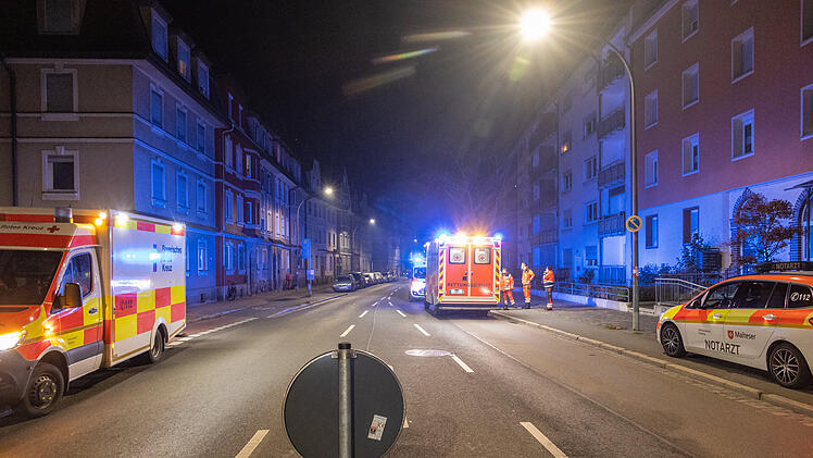 Grill in der Wohnung betrieben: Zwei Erwachsene und ein Kind verletzt