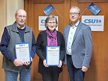 Ehrungen gab es beim CSU-Ortsverband Kirchehrenbach. Links im Bild Martin Trautner, in der Mitte Bernadette Galster und rechts Ortsvorsitzender Michael Knörlein.