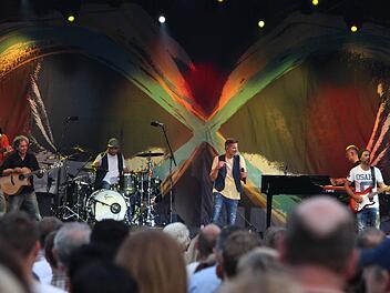 Der Funke von Pur sprang sofort auf die Fans über. Foto: Sebastian Schmitt-Mathea