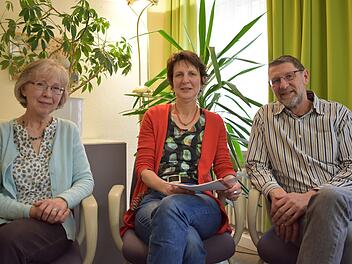 Anna-Maria Welsch-Bomba, Anna Raab-Stärk und Wolfram Schmidt (von links), der heuer nach Forchheim gezogen ist und die Eheberatungsstelle der kath. Kirche unterstützt.  Foto: Petra Malbrich