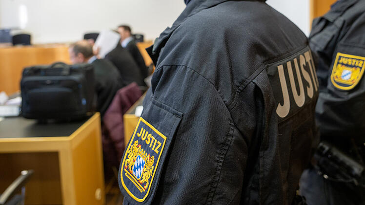 Ermordung von Tochter geplant: Vater und Bruder vor Gericht